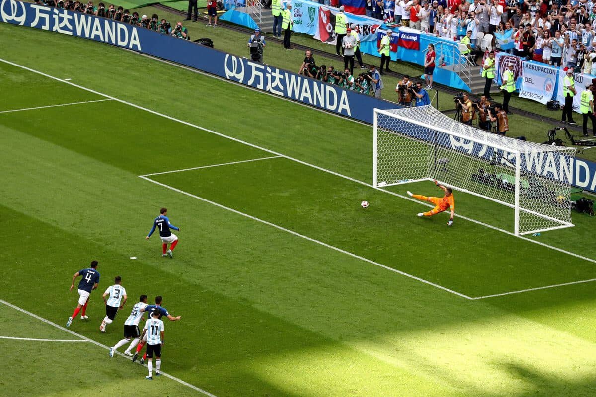 Luật đá penalty trong bóng đá và quy định chi tiết mới nhất - mavor.club Luật đá penalty trong bóng đá và quy định chi tiết mới nhất - mavor.club