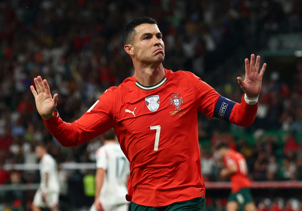 Ronaldo là cầu thủ nước nào và huyền thoại bóng đá ra sao - mavor.club